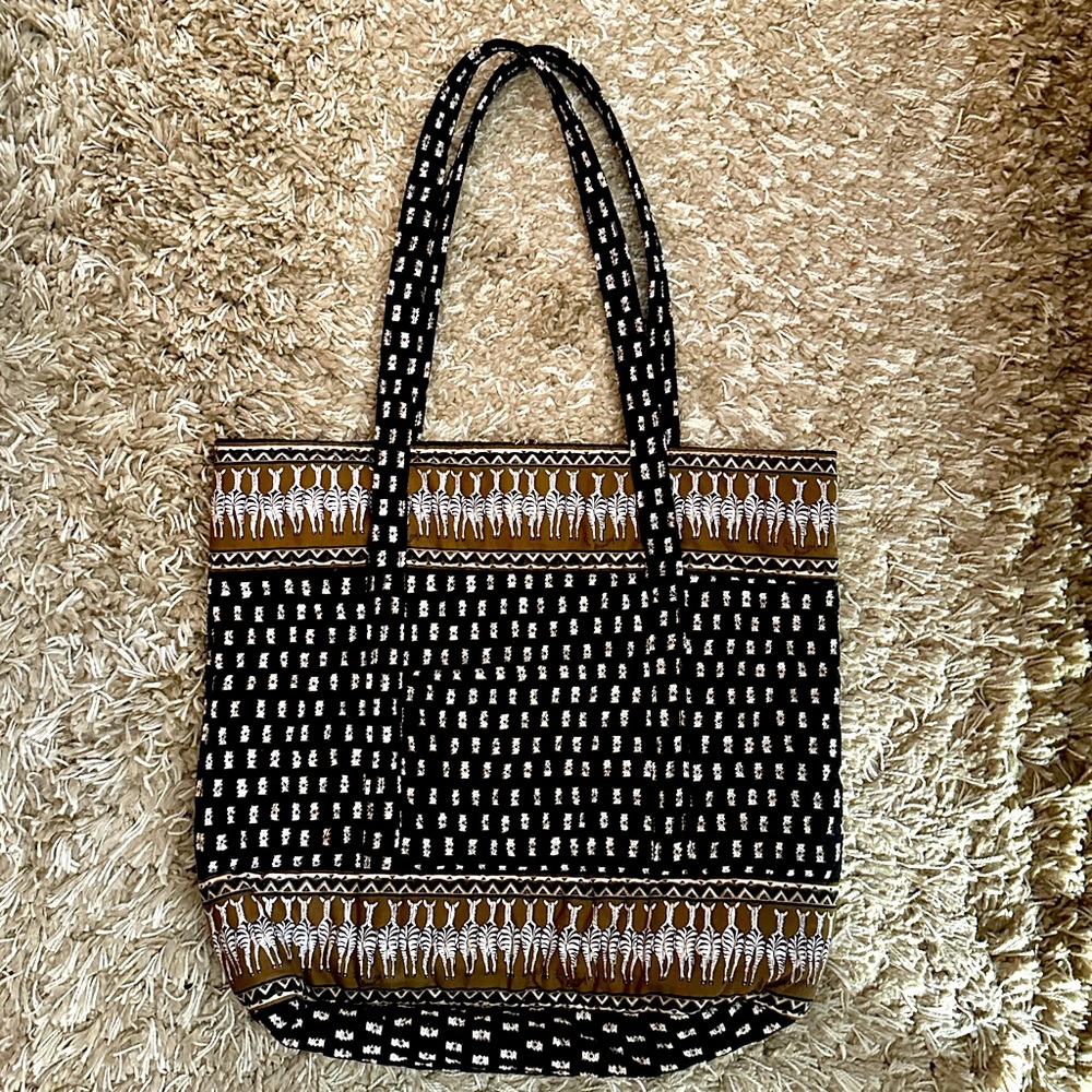 HOST PICK 🌹Vera Bradley Quilted Tote Bag •. Safari Zebra Print • LIKE NEW 🦓 - Picture 4 of 5
